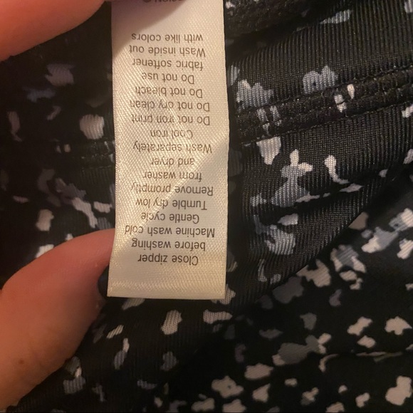 Athleta Spotted Black Cropped Leggings - Picture 4 of 7